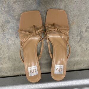 Dolce Vita Tan Zini kitten heels